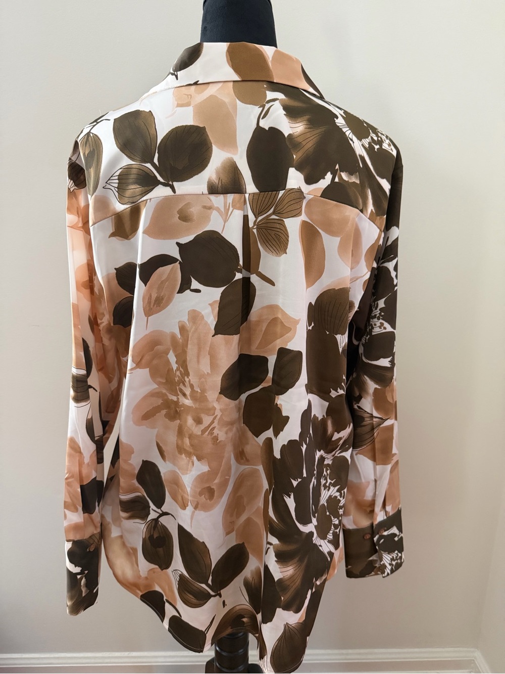 Cupcakes and Cashmere Brown and Cream Floral Silky Blouse Size M - Picture 3 of 8